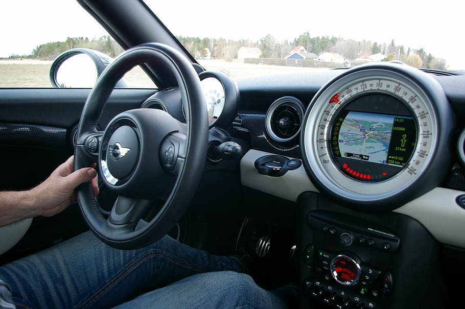 person driving Mini vehicle during daytime, driver, short, cooper HD wallpaper