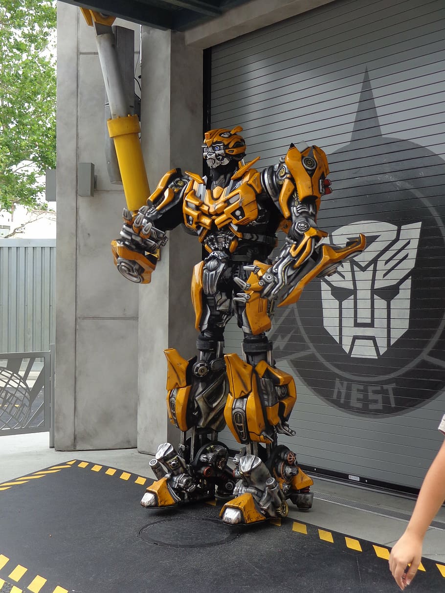 Transformers Bumblebee statue in front of gray roller shutter, HD wallpaper