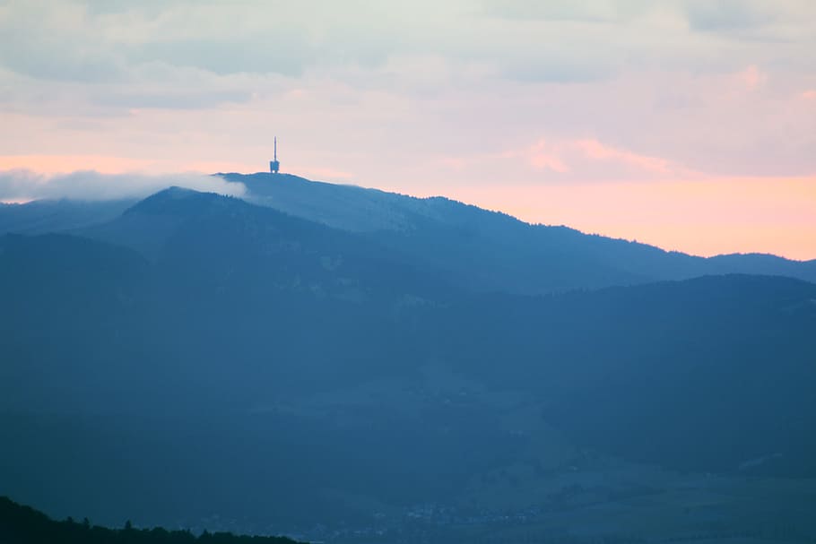 radio tower, mountains, morning, fog, sunrise, silhouettes, HD wallpaper