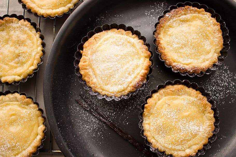 photo of baked bread in pan, pudding, tart, vanilla, pastries HD wallpaper
