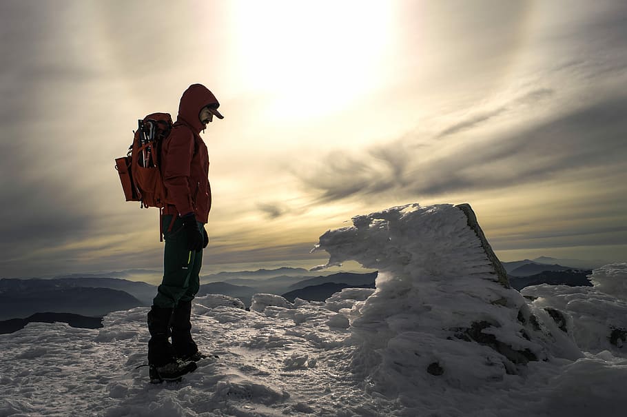 man standing on mountain, man standing on snow covered ground HD wallpaper