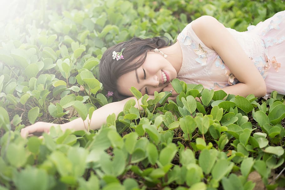 热, woman lying on green leafed plant, asian, grass, women, nature, HD wallpaper