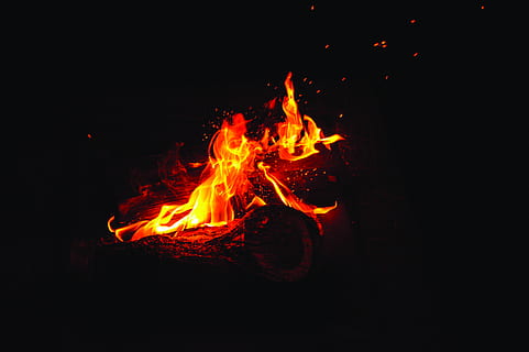 Save me a Spark, burn, flame, fire, log, sparks, fire - Natural Phenomenon HD wallpaper