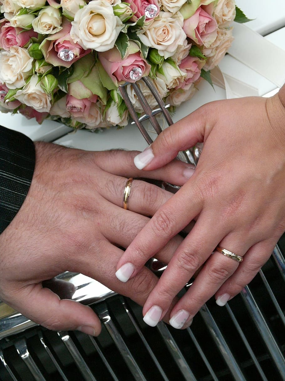 wedding bride and groom, hand with wedding bands, spouses, human hand, HD wallpaper