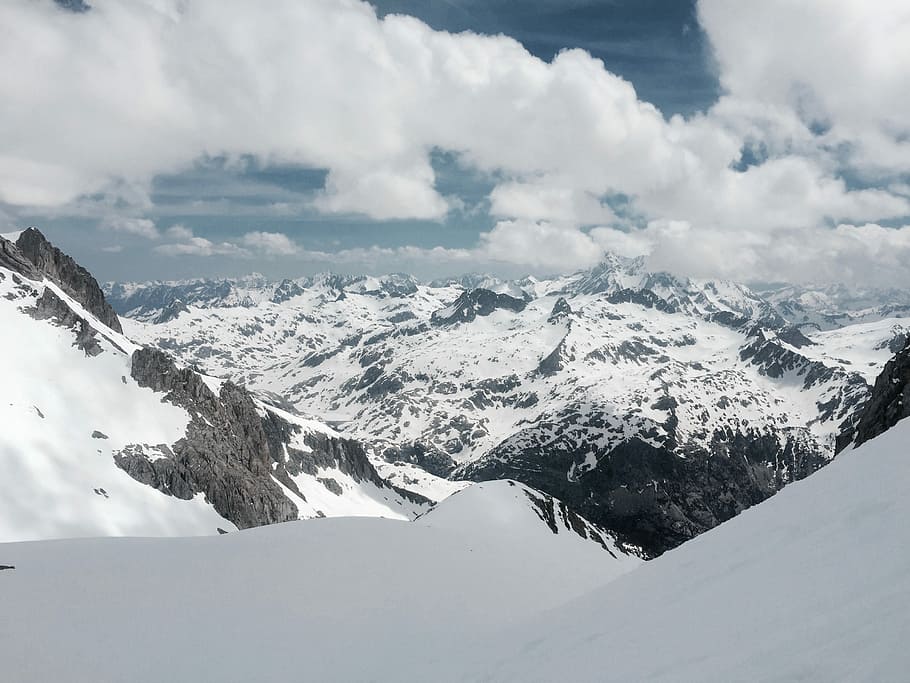 mountain alps under cumulus clouds, mountain with snow under white sky HD wallpaper