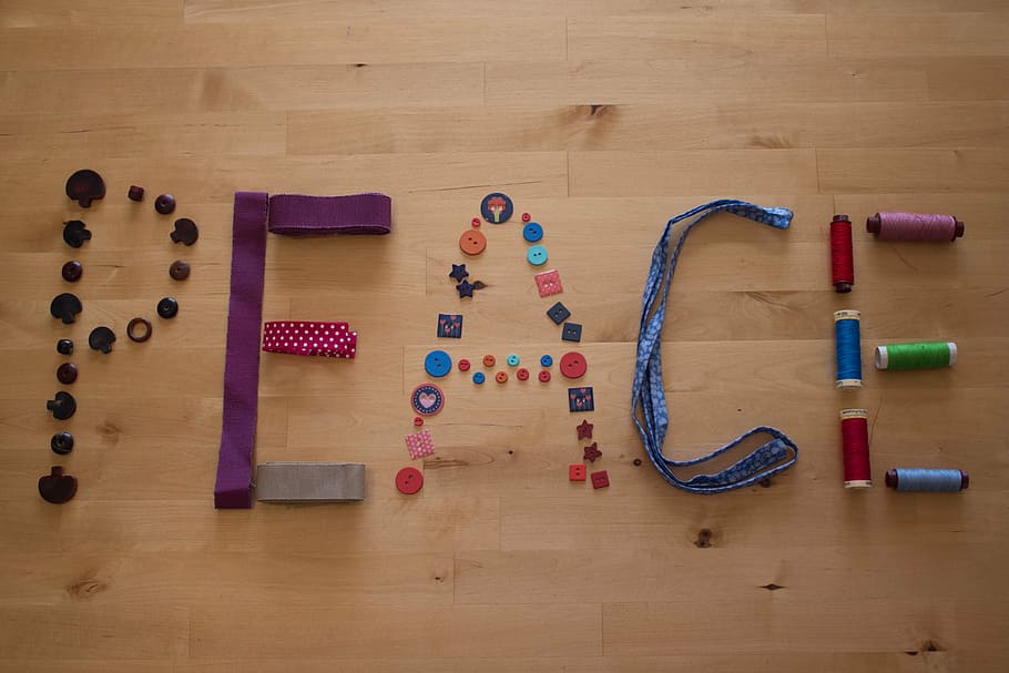 peace, buttons, text, wood - Material, large group of objects HD wallpaper
