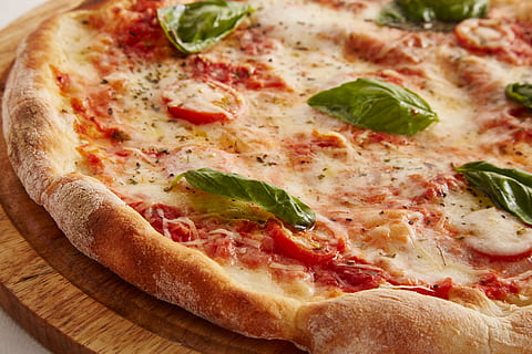 pizza with vegetable toppings, food, italy, food and drink HD wallpaper