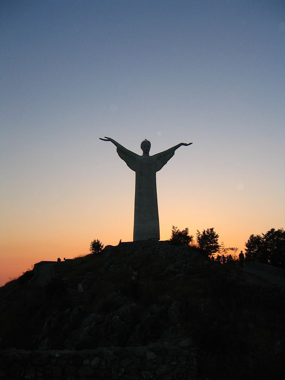 calabria, statue, sunset, sky, sculpture, tree, clear sky, art and craft HD wallpaper