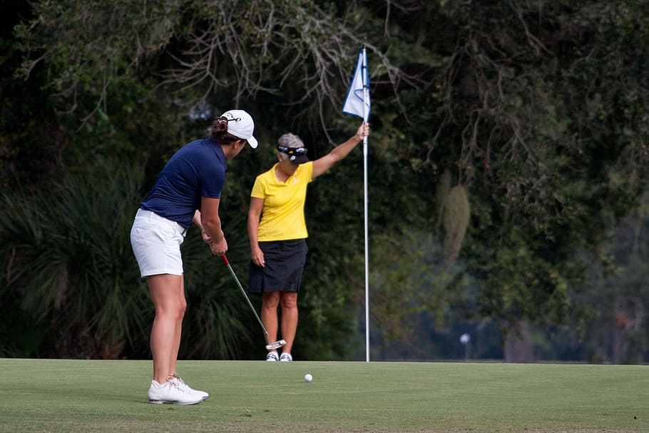 man and woman playing golf, golfer, golfing, putting, putter HD wallpaper