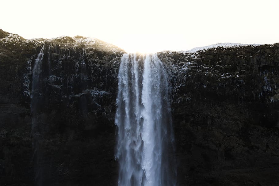 sunlight reflection on waterfalls, closeup photo of waterfalls HD wallpaper