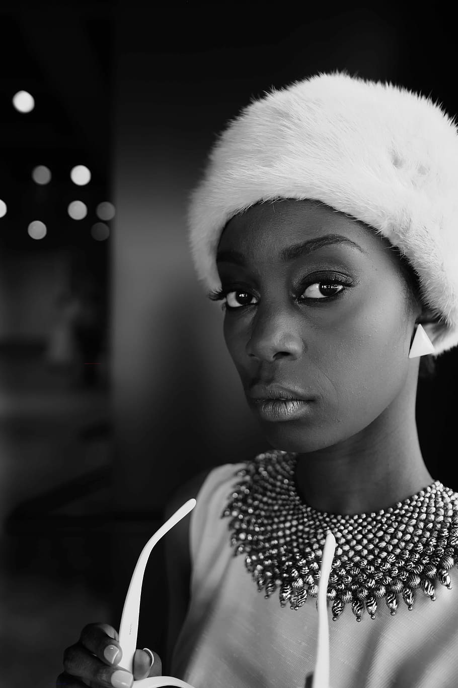 person wearing white hat taking a selfie, one Person, black And White HD wallpaper