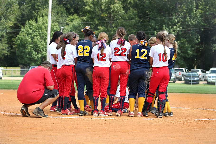 softball players huddling, Team, Gathering, sport, competition HD wallpaper