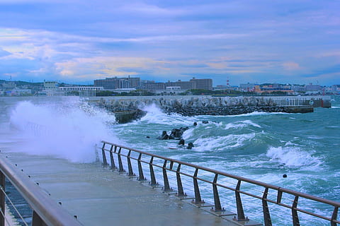 ocean wave hitting bridge, typhoon, sea, storm, evening, big waves HD wallpaper