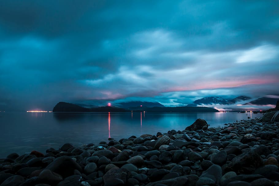 rocky shore beside wide body of water, sea, ocean, waves, nature HD wallpaper