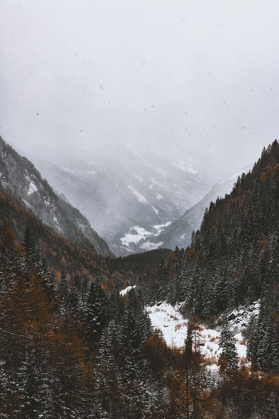 landscape photography of snowy mountain under foggy sky, snow covered mountain HD wallpaper