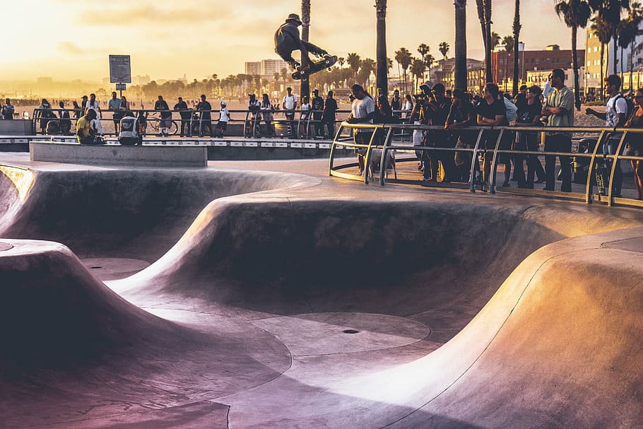skateboarder jumping off vert, skateboarding, park, skater, lifestyle, HD wallpaper
