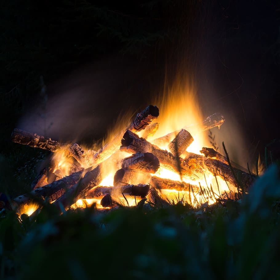 fire, campfire, flame, hot, heat, burn, light, warm, summercamp HD wallpaper