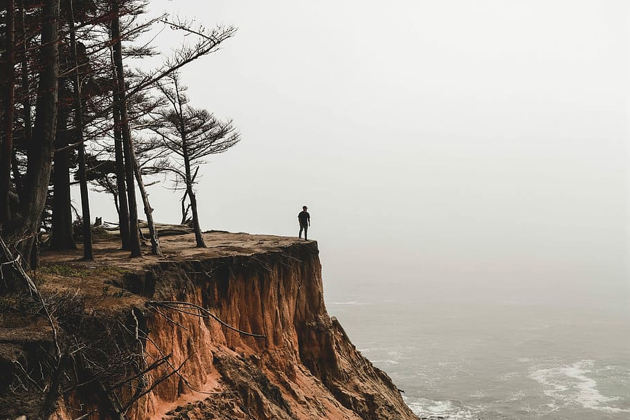 person standing on mountain cliff, person standing on mountain HD wallpaper