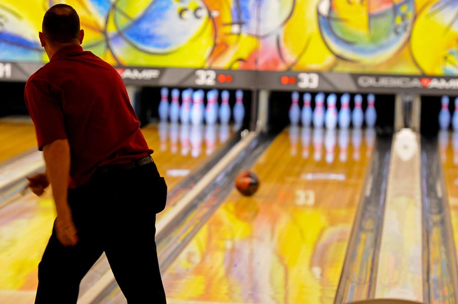 standing man on bowling gym, Bowler, Pins, Ball, Alley, sport, HD wallpaper