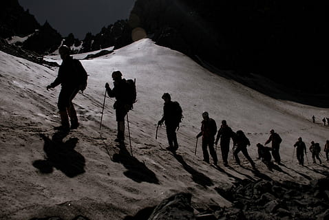 silhouette of people walking on desert, peak, summit, top, alone HD wallpaper