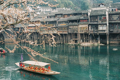 brown boat on body of water near buildings, boat on body of water HD wallpaper