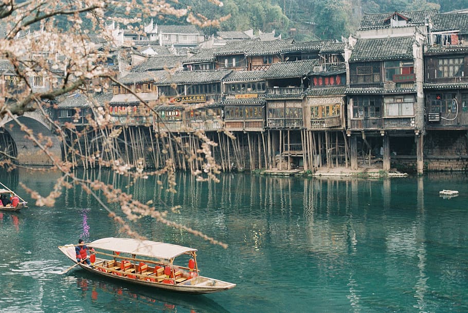 brown boat on body of water near buildings, boat on body of water HD wallpaper