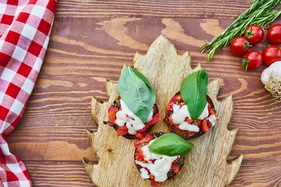 bread, breakfast, sauce, dough, hot, service, tomato, greens HD wallpaper