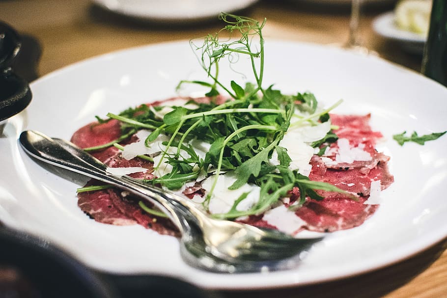 Bresaola carpaccio with rocket leaf, beef, meat, plate, food HD wallpaper