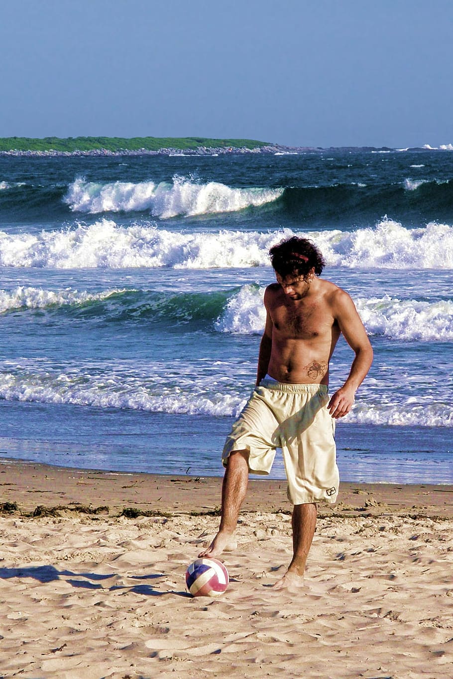 young, play, ball, beach, soccer, sea, waves, heat, shirtless HD wallpaper