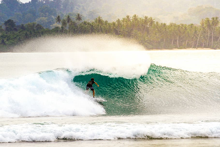 person surfboarding on huge wave during daytime, man surfing on big waves HD wallpaper