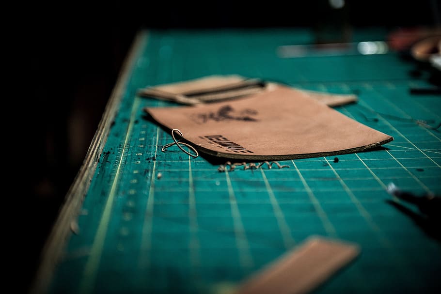 card, board, blur, selective focus, no people, indoors, close-up HD wallpaper