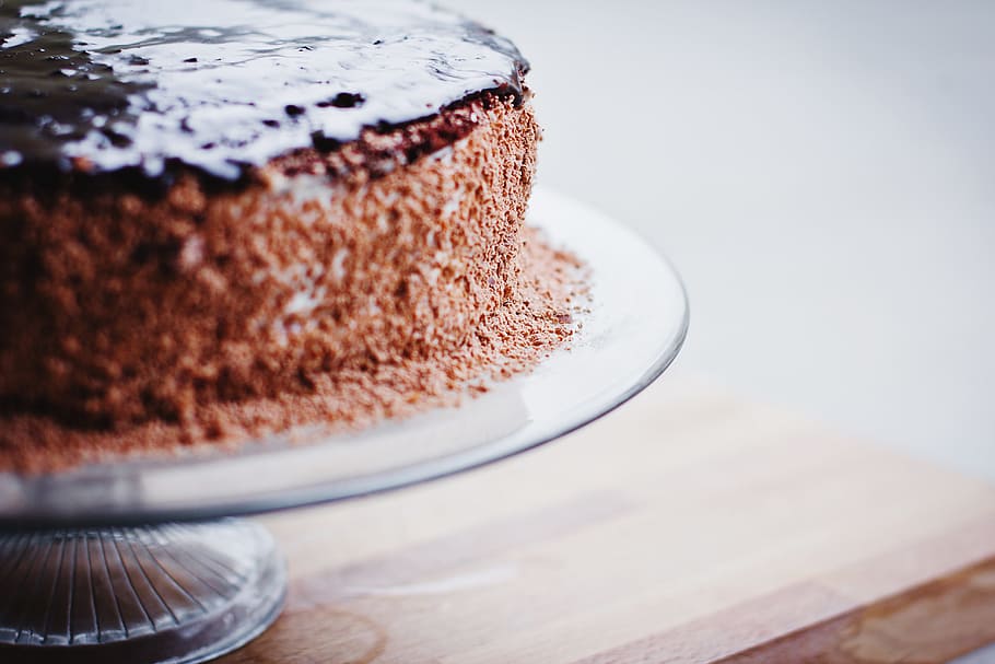 brown cake on plate, food, drinks, chocolate, dessert, pie HD wallpaper