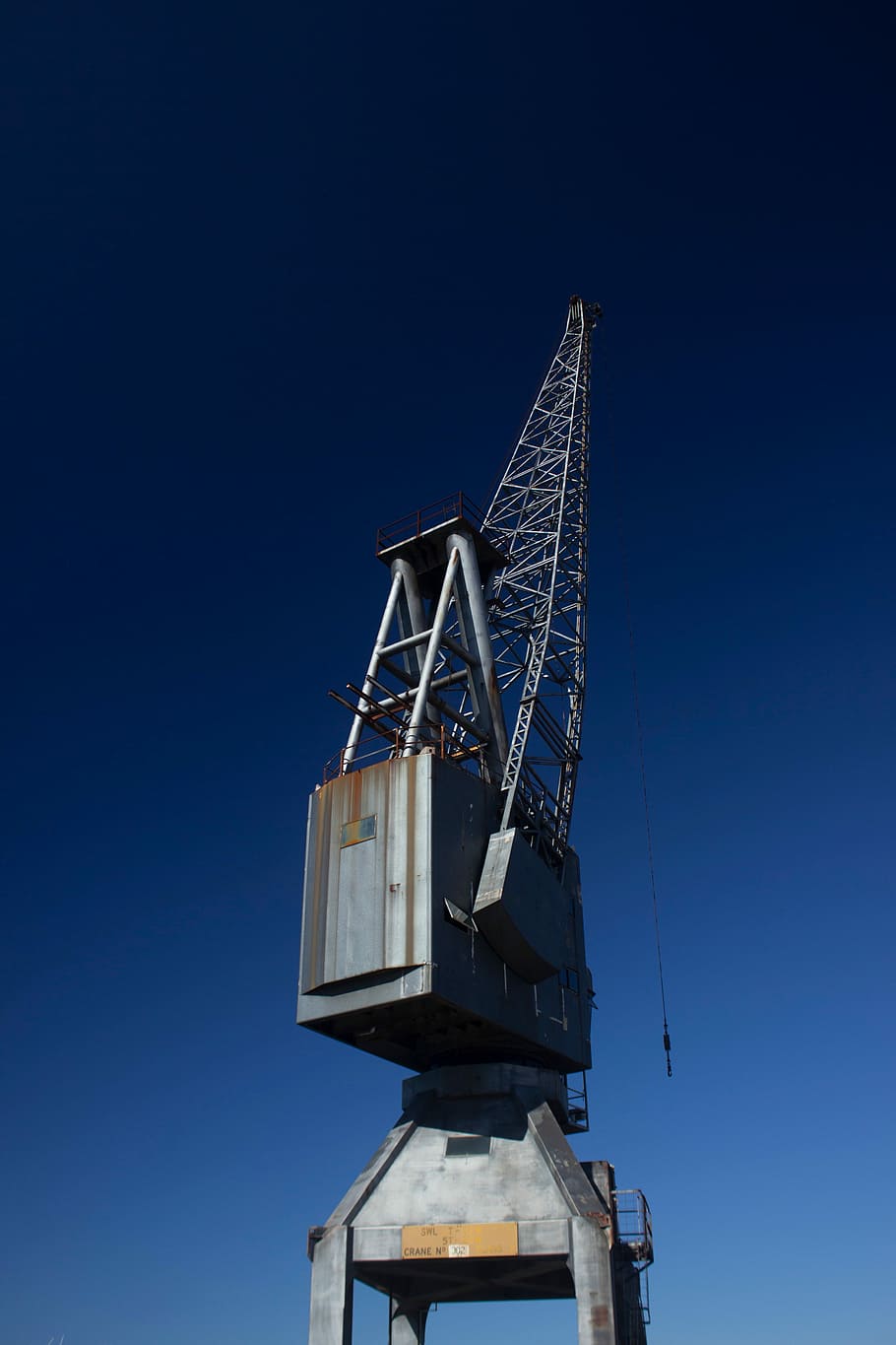 photo of gray utility lifter, crane - Construction Machinery HD wallpaper