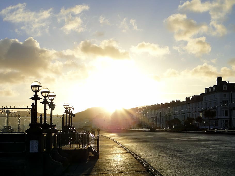 light, promenade, sun, back light, wales, mirroring, lanterns HD wallpaper