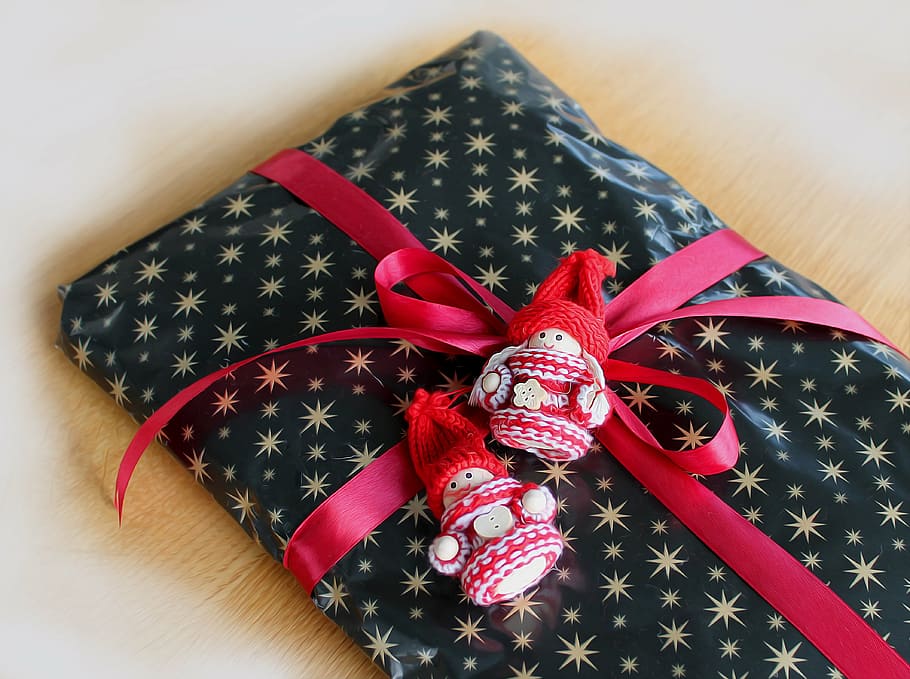 black goft wrap, package, gift, surprises, wrapping, under the tree HD wallpaper