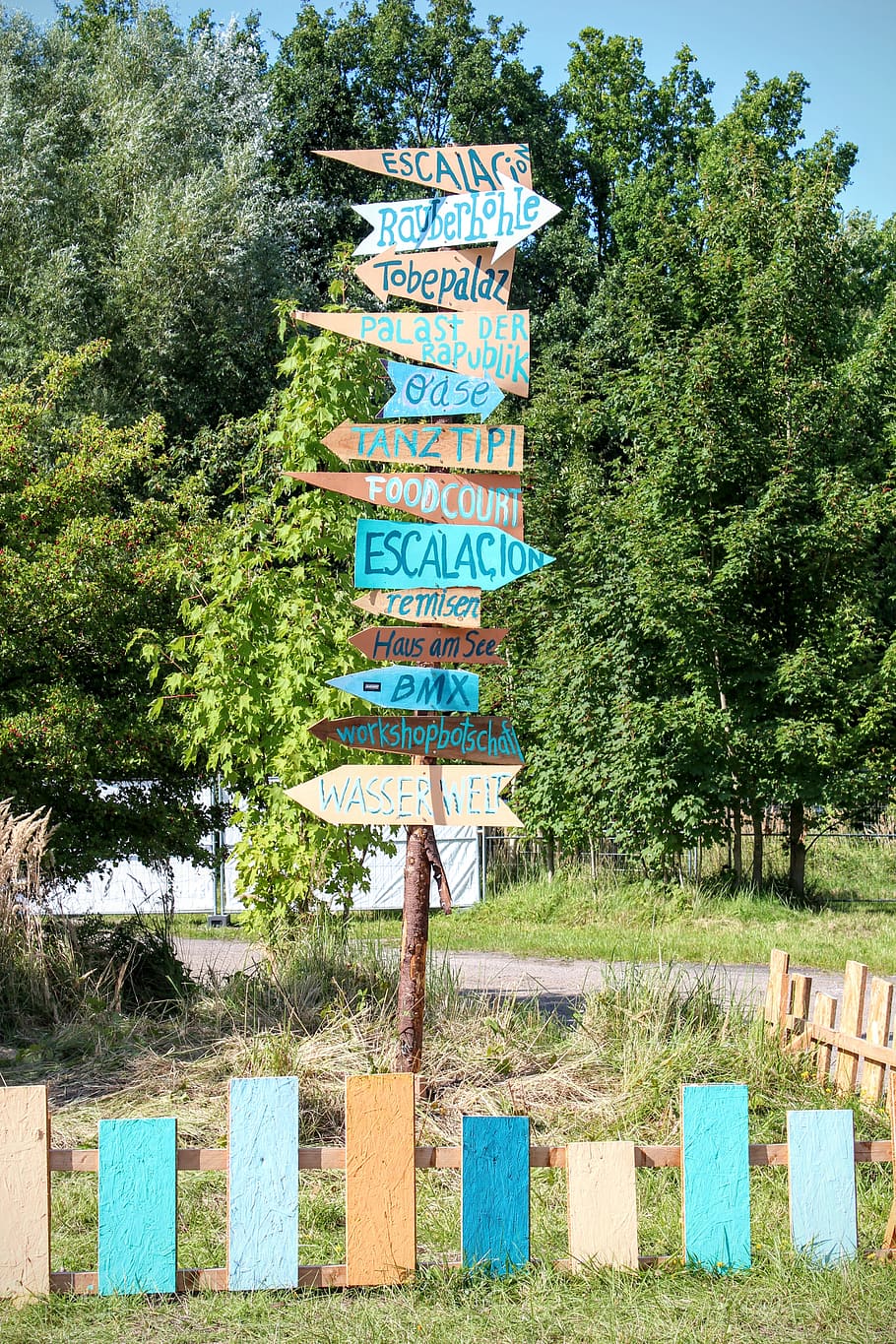 directory, direction, wise direction, shield, note, signposts HD wallpaper
