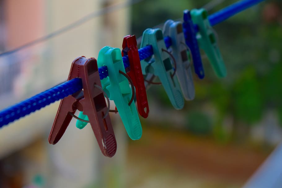 clothespins, tweezers, array of clips, hanging, focus on foreground, HD wallpaper