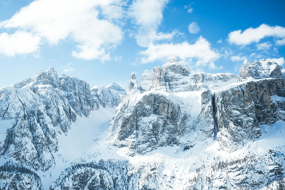 mountains covered with snow, mountain covered with snow under blue cloudy sky HD wallpaper