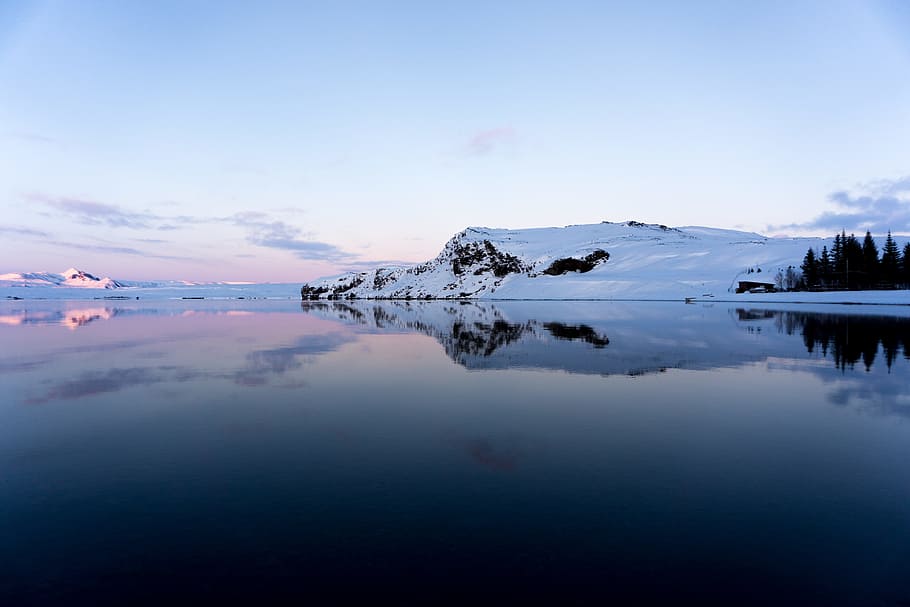 wide angle photo of body of water under blue sky, landscape photo of body of water with mountain covered with snow HD wallpaper
