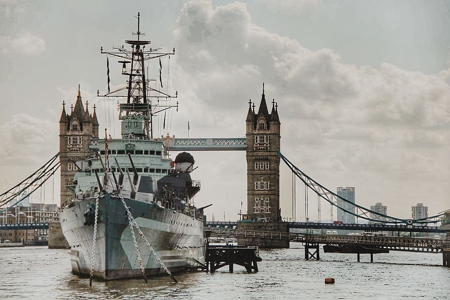 Ship Sailing on Tower Bridge, architecture, building, city, clouds HD wallpaper