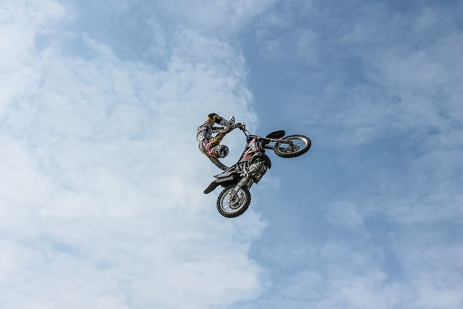 man riding motocross dirt bike, biker, motorcycle, extreme HD wallpaper