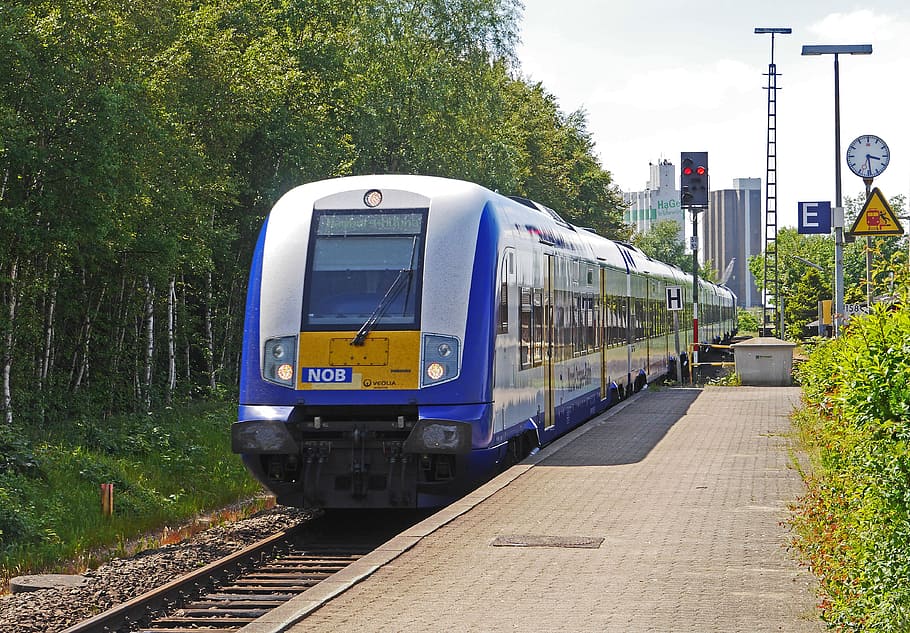 regional train, husum hbf, gateway, platform, westerland - hamburg-altona