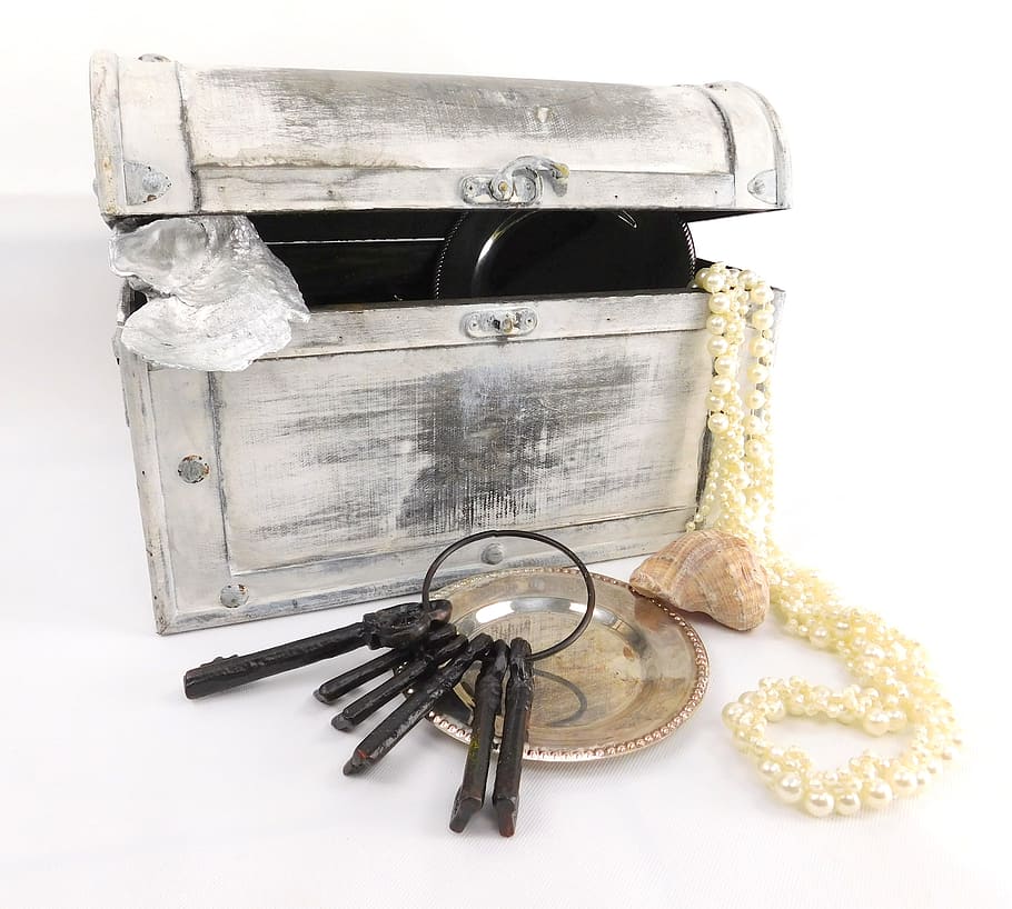 treasure chest, key, box, container, studio shot, white background HD wallpaper