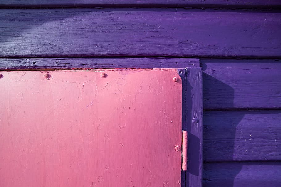 Details of purple and pink wood panels, image captured in Kent, England HD wallpaper
