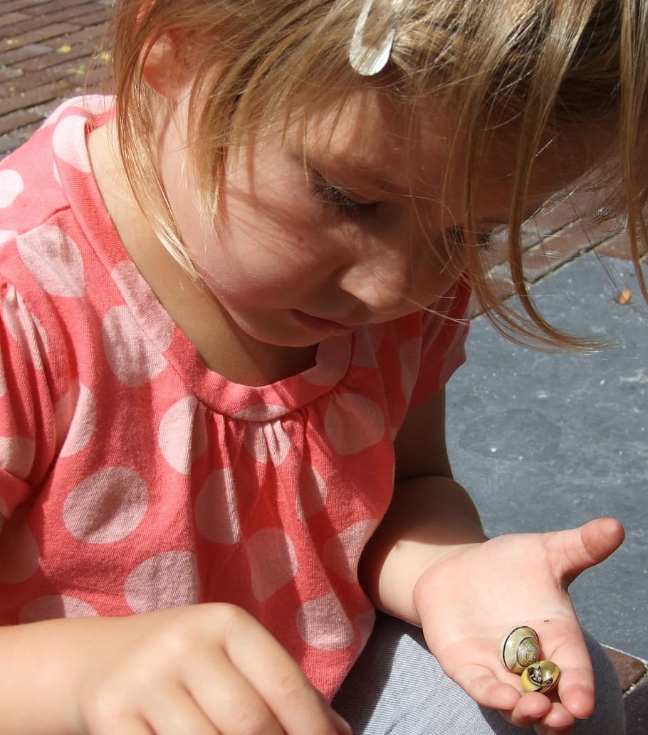 child, snails, play, childhood, real people, girls, women, females HD wallpaper