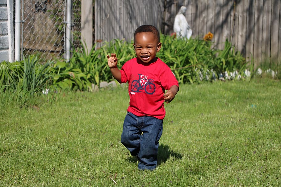 young boy playing, running, boy running, boy playful, toddler running HD wallpaper