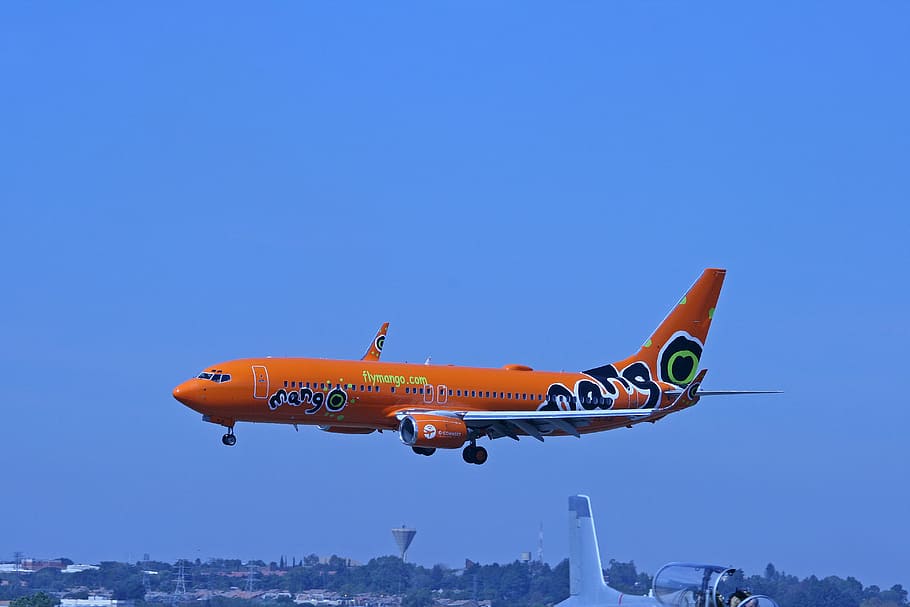 jet, 737, boeing, orange, display, flying, low, fly-past, air vehicle HD wallpaper
