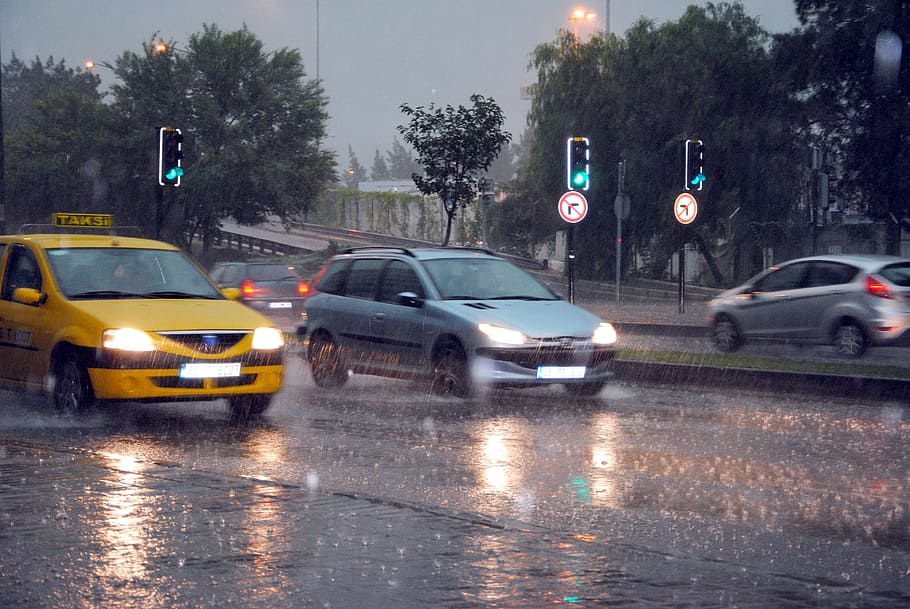 rain, traffic, car, city, road, a traffic light, taxi, rainfall, HD wallpaper