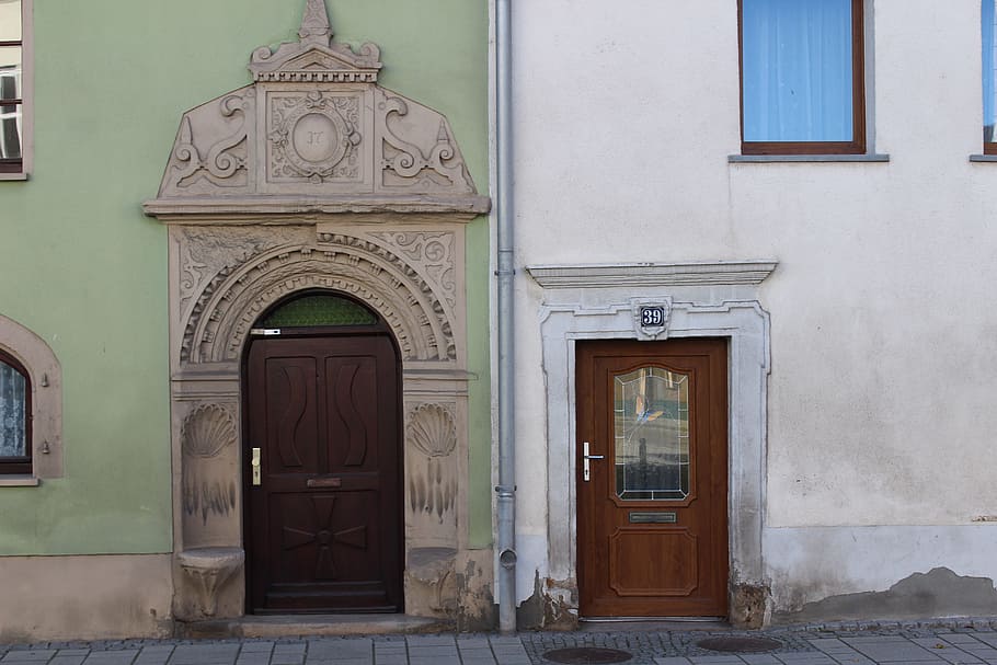 building, door, large, small, antagonist, contrast, historically HD wallpaper