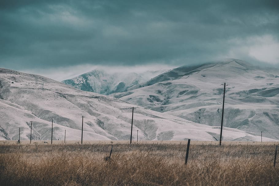 snowy mountain near post, landscape photography of snowy hill at daytie HD wallpaper